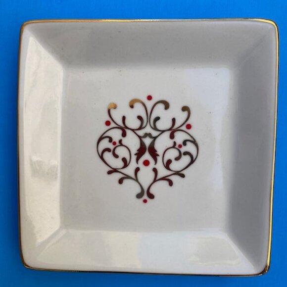 Set of four Noble Excellence Decorative Porcelain Plates with Gold Rims - Picture 2 of 6